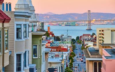 san francisco street overlooking the bridge